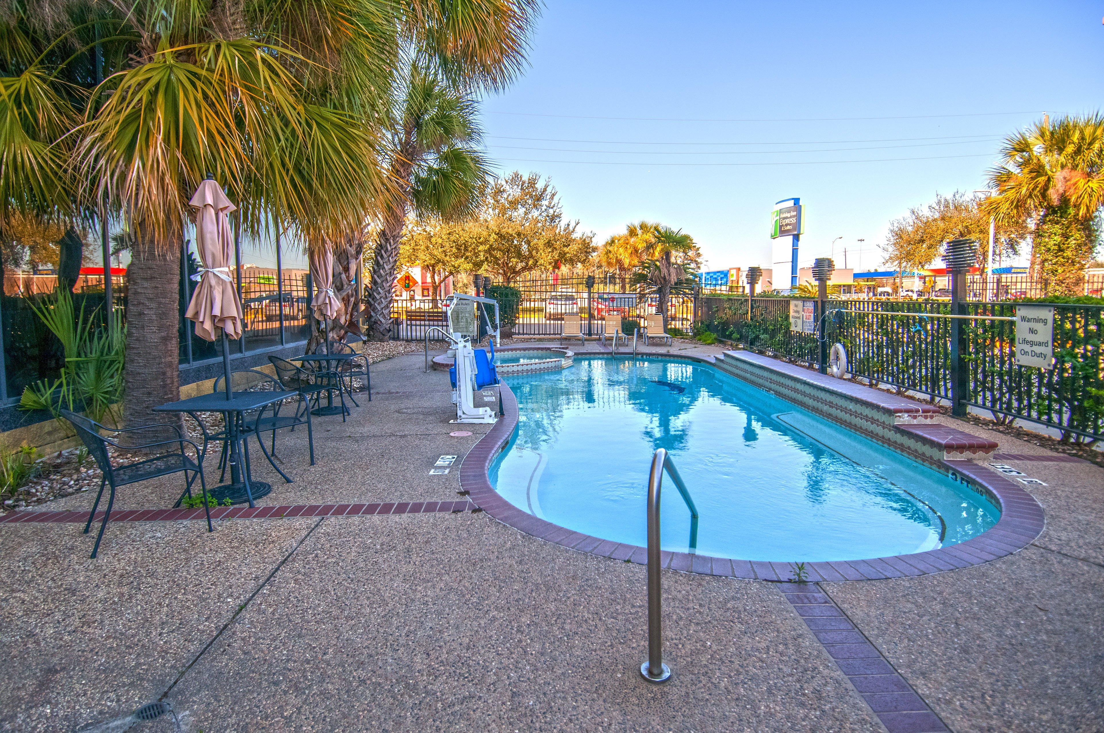 Hotel Express & Houston North Intercontinental By Ihg