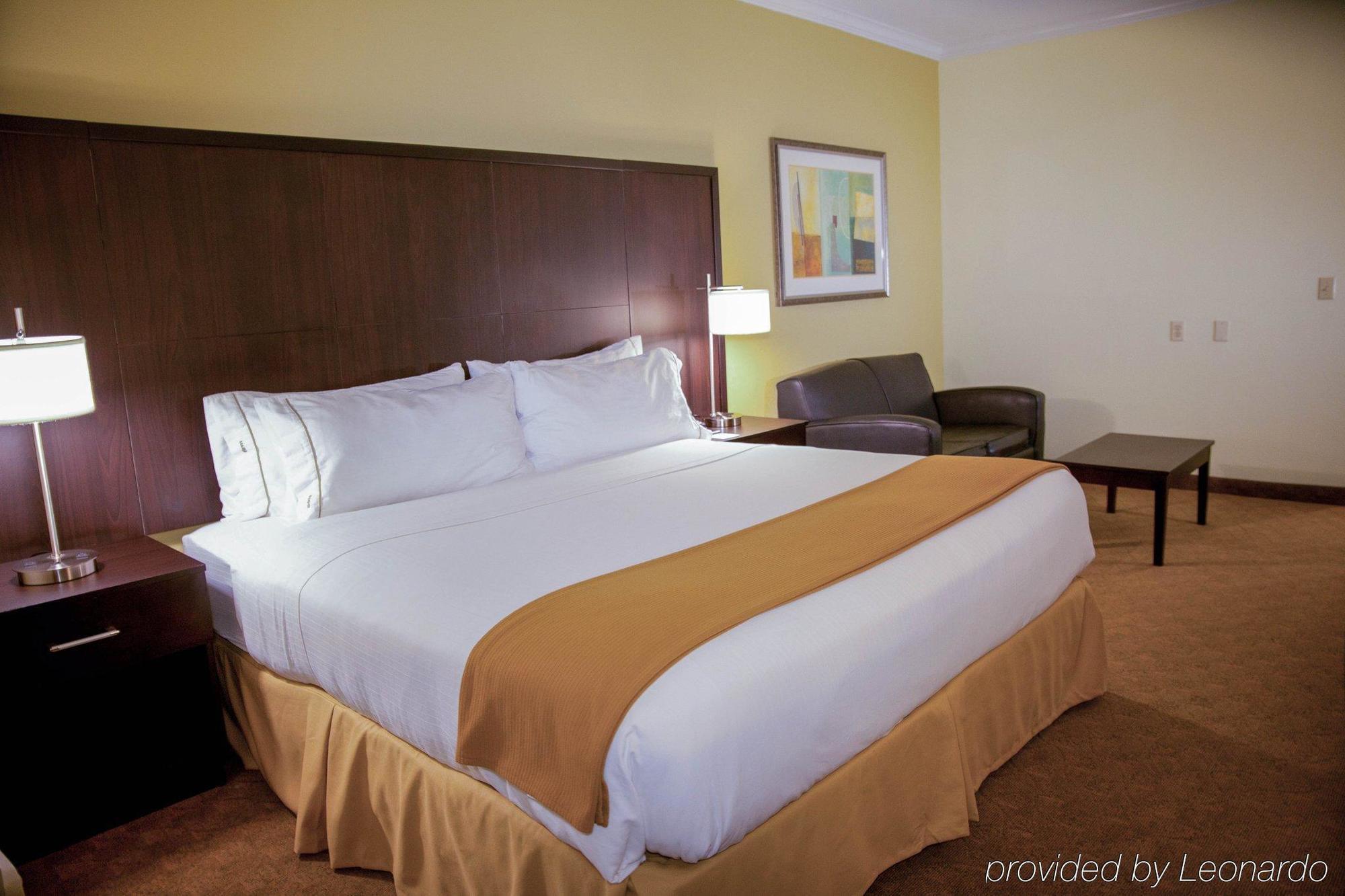 Hotel Express & Houston North Intercontinental By Ihg