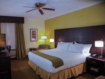 Express & Houston North Intercontinental By Ihg Hotel