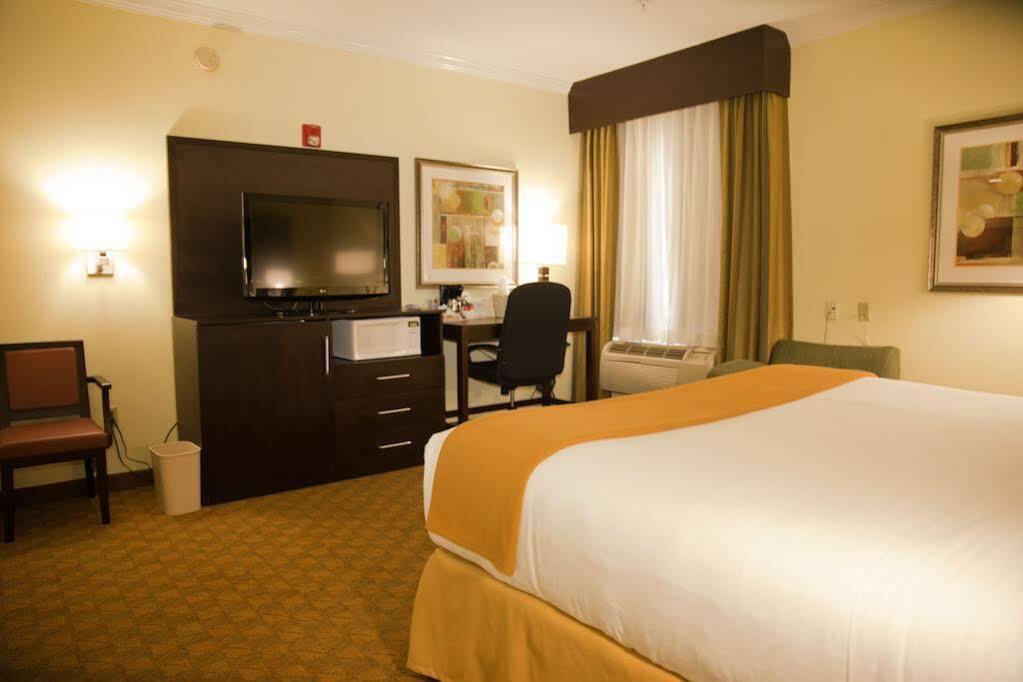 Hotel Express & Houston North Intercontinental By Ihg Westfield