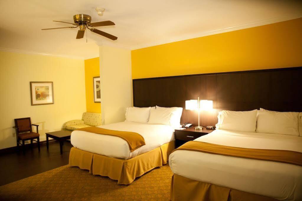 Express & Houston North Intercontinental By Ihg Hotel