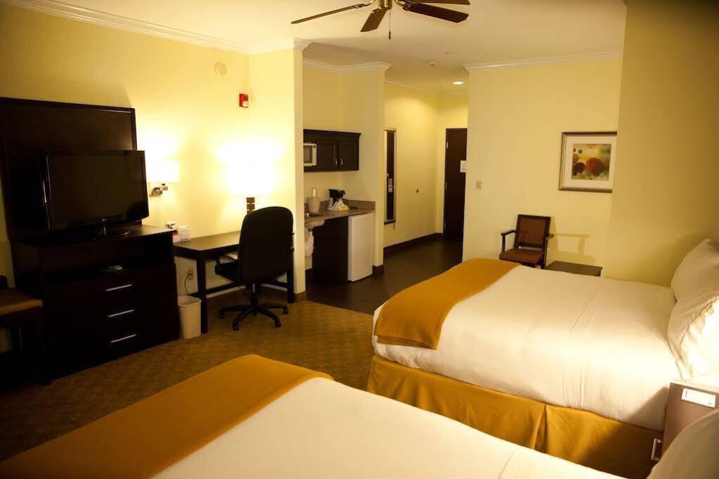 Express & Houston North Intercontinental By Ihg Hotel 2*